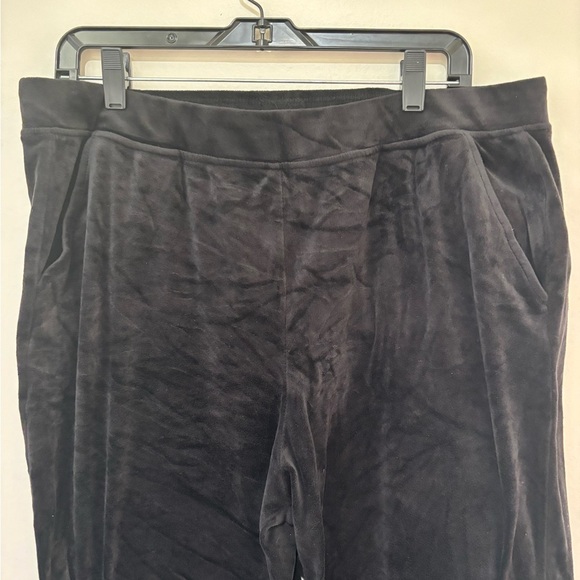 Gloria Vanderbilt Black Velvet Pants - Picture 2 of 4